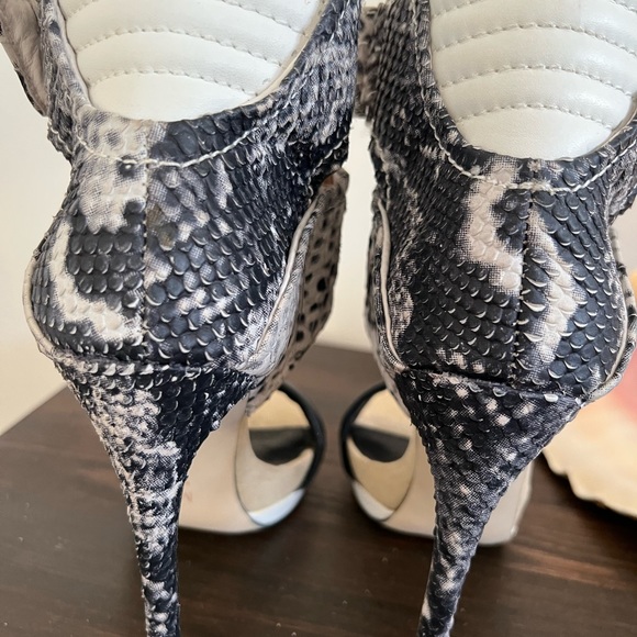 Mia Limited Edition genuine leather heels sandals - Picture 5 of 12